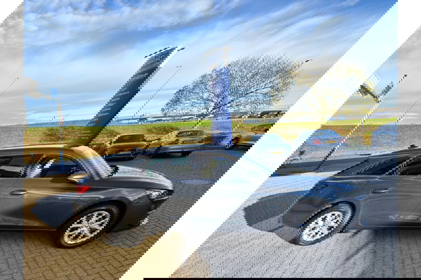 SEAT Leon 1.0 ETSI STYLE AUTOMAAT NAVI-CARPLAY WINTERPACK PDC-CAMERA.