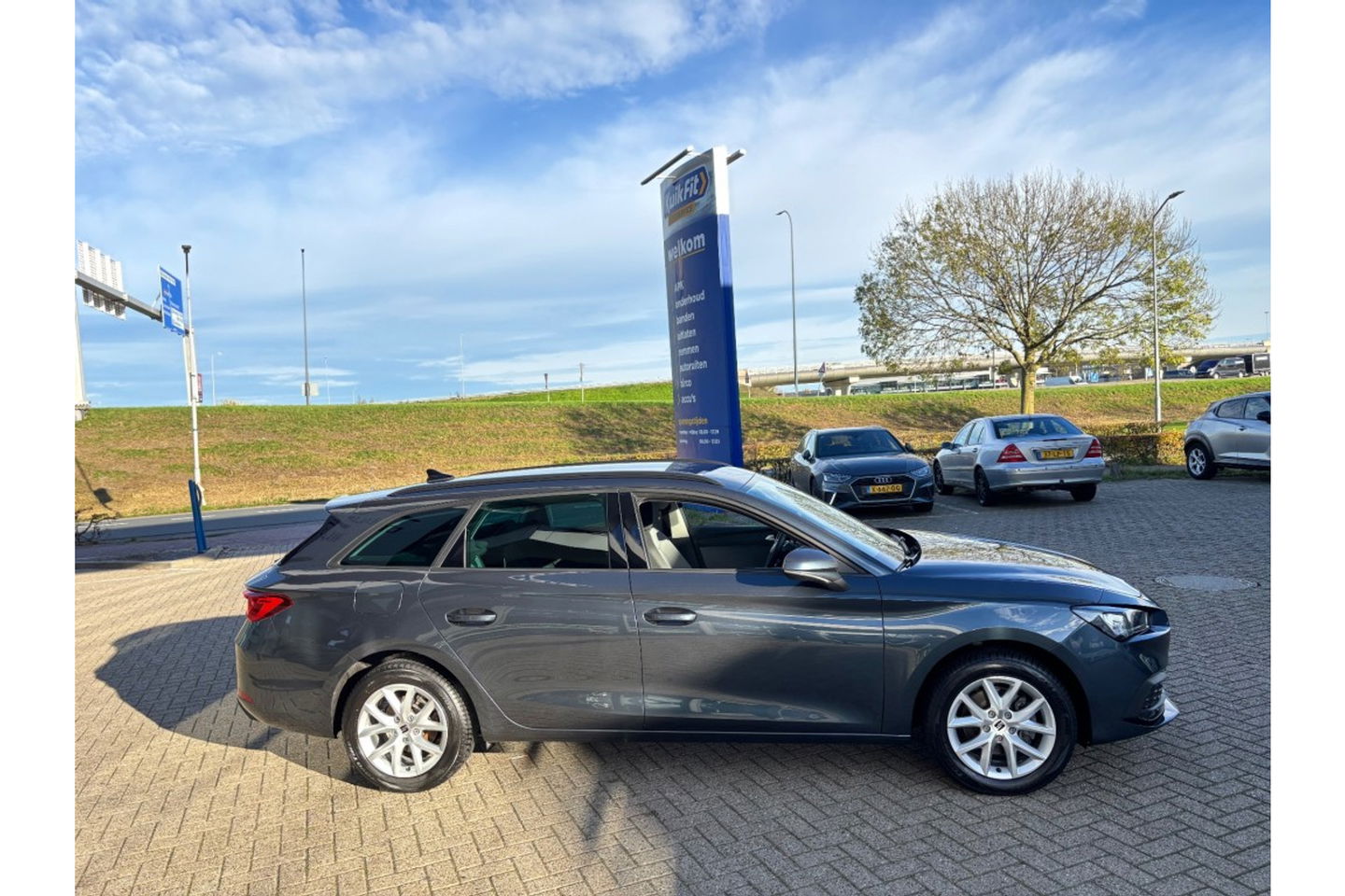 SEAT Leon 1.0 ETSI STYLE AUTOMAAT NAVI-CARPLAY WINTERPACK PDC-CAMERA.