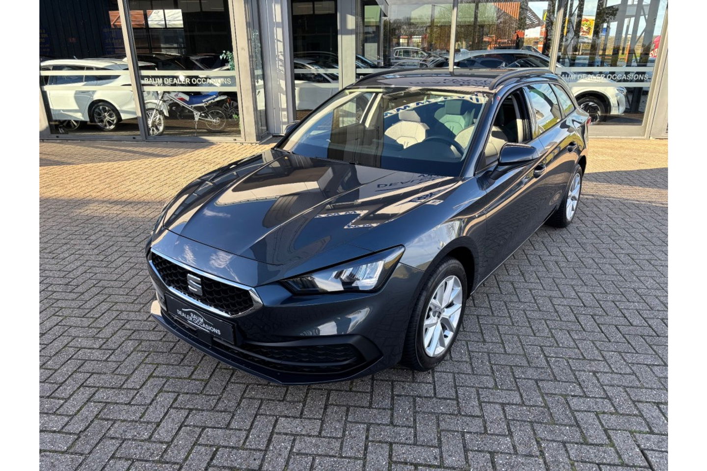 SEAT Leon 1.0 ETSI STYLE AUTOMAAT NAVI-CARPLAY WINTERPACK PDC-CAMERA.