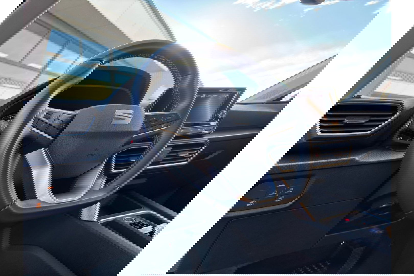 SEAT Leon 1.0 ETSI STYLE AUTOMAAT NAVI-CARPLAY WINTERPACK PDC-CAMERA.