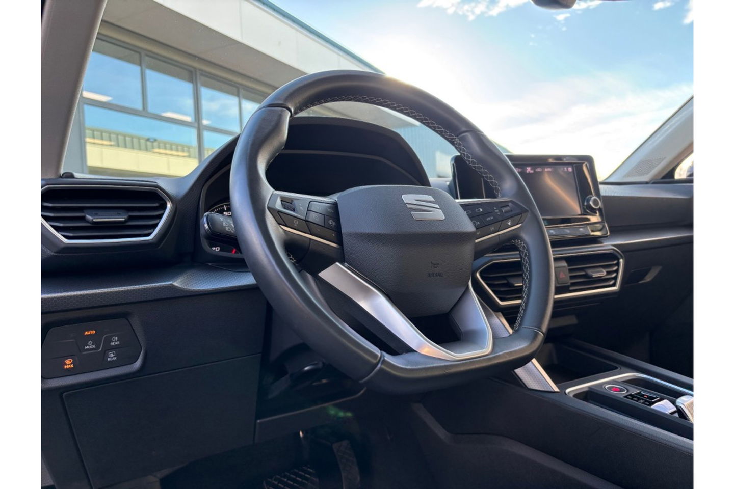 SEAT Leon 1.0 ETSI STYLE AUTOMAAT NAVI-CARPLAY WINTERPACK PDC-CAMERA.