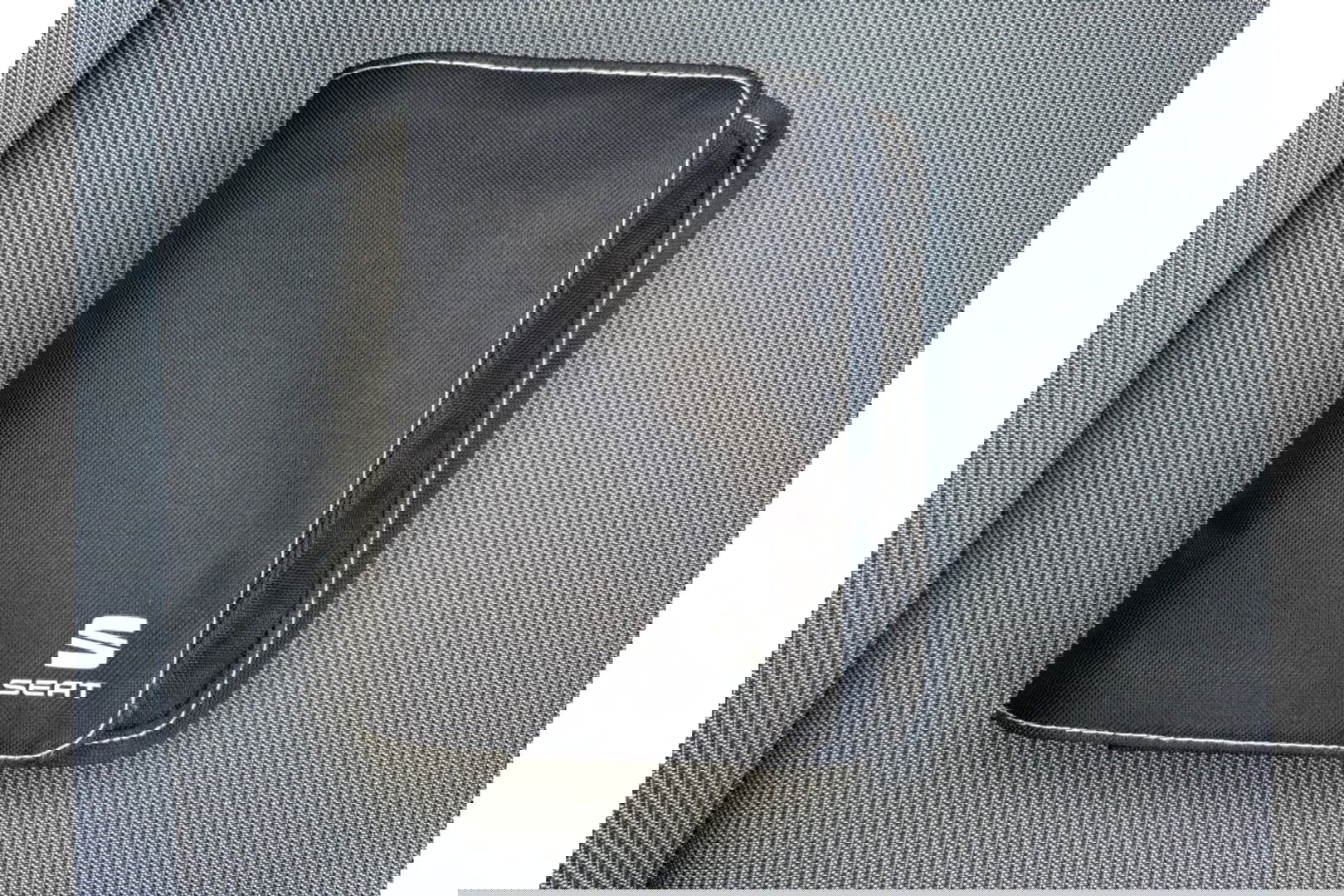 SEAT Leon 1.0 ETSI STYLE AUTOMAAT NAVI-CARPLAY WINTERPACK PDC-CAMERA.