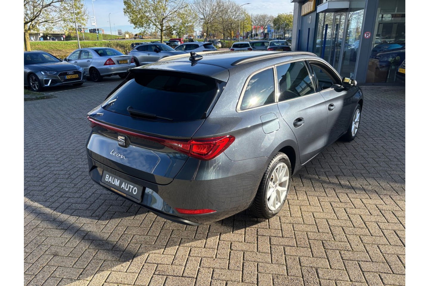 SEAT Leon 1.0 ETSI STYLE AUTOMAAT NAVI-CARPLAY WINTERPACK PDC-CAMERA.