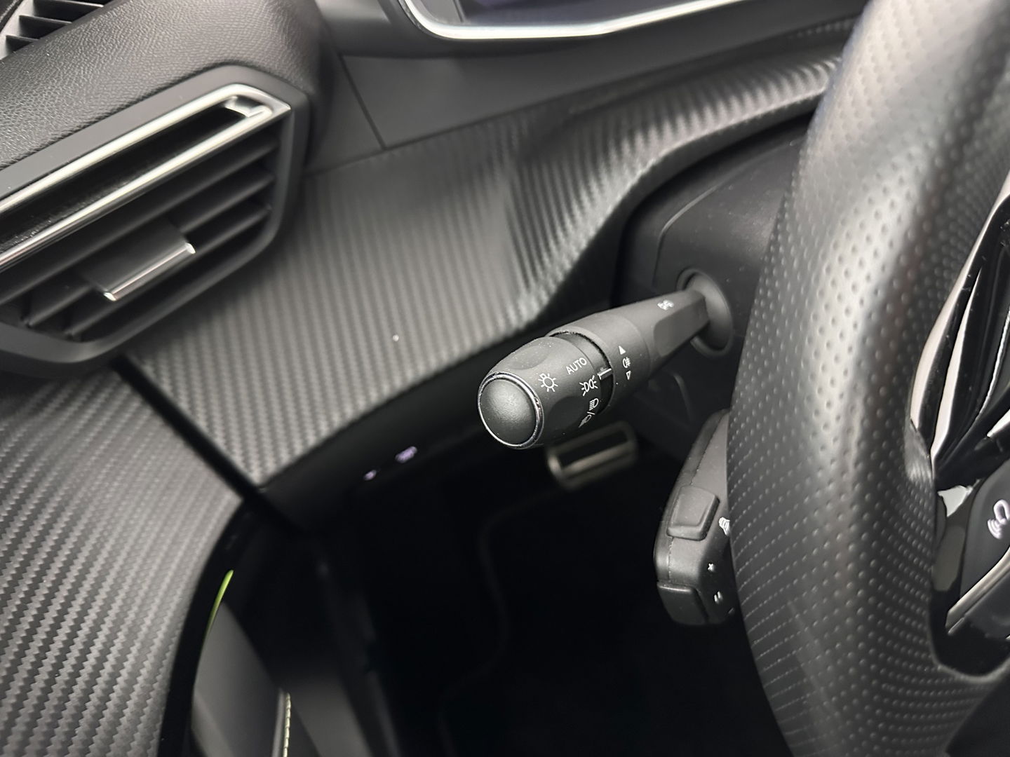 Peugeot e-208 EV GT 350 50 kWh [ 3-Fase ] {SOH-88%} (INCL.BTW) *FULL-LED | DIGI-COCKPIT | BLINDSPOT | CAMERA | LEATHER-ALCANTARA | AMBIENT-LIGHT | NAVI-FULLMAP | LANE-ASSIST | KEYLESS | DAB | CCS-FASTLOADER | HEATED-SPORTSEATS | 17''ALU