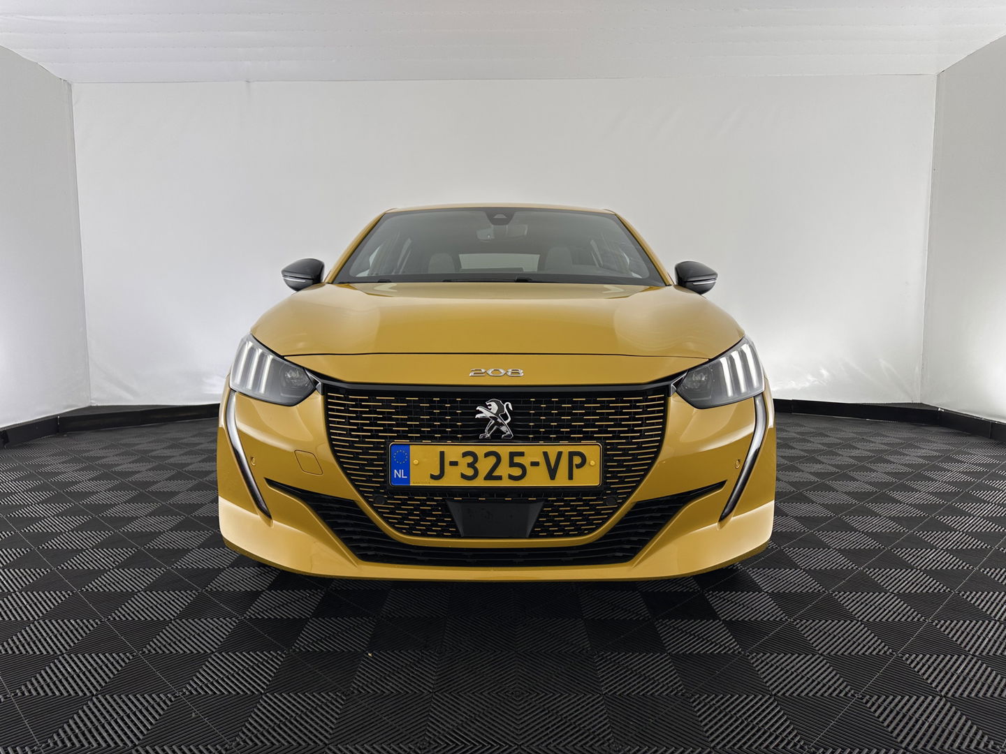 Peugeot e-208 EV GT 350 50 kWh [ 3-Fase ] {SOH-88%} (INCL.BTW) *FULL-LED | DIGI-COCKPIT | BLINDSPOT | CAMERA | LEATHER-ALCANTARA | AMBIENT-LIGHT | NAVI-FULLMAP | LANE-ASSIST | KEYLESS | DAB | CCS-FASTLOADER | HEATED-SPORTSEATS | 17''ALU