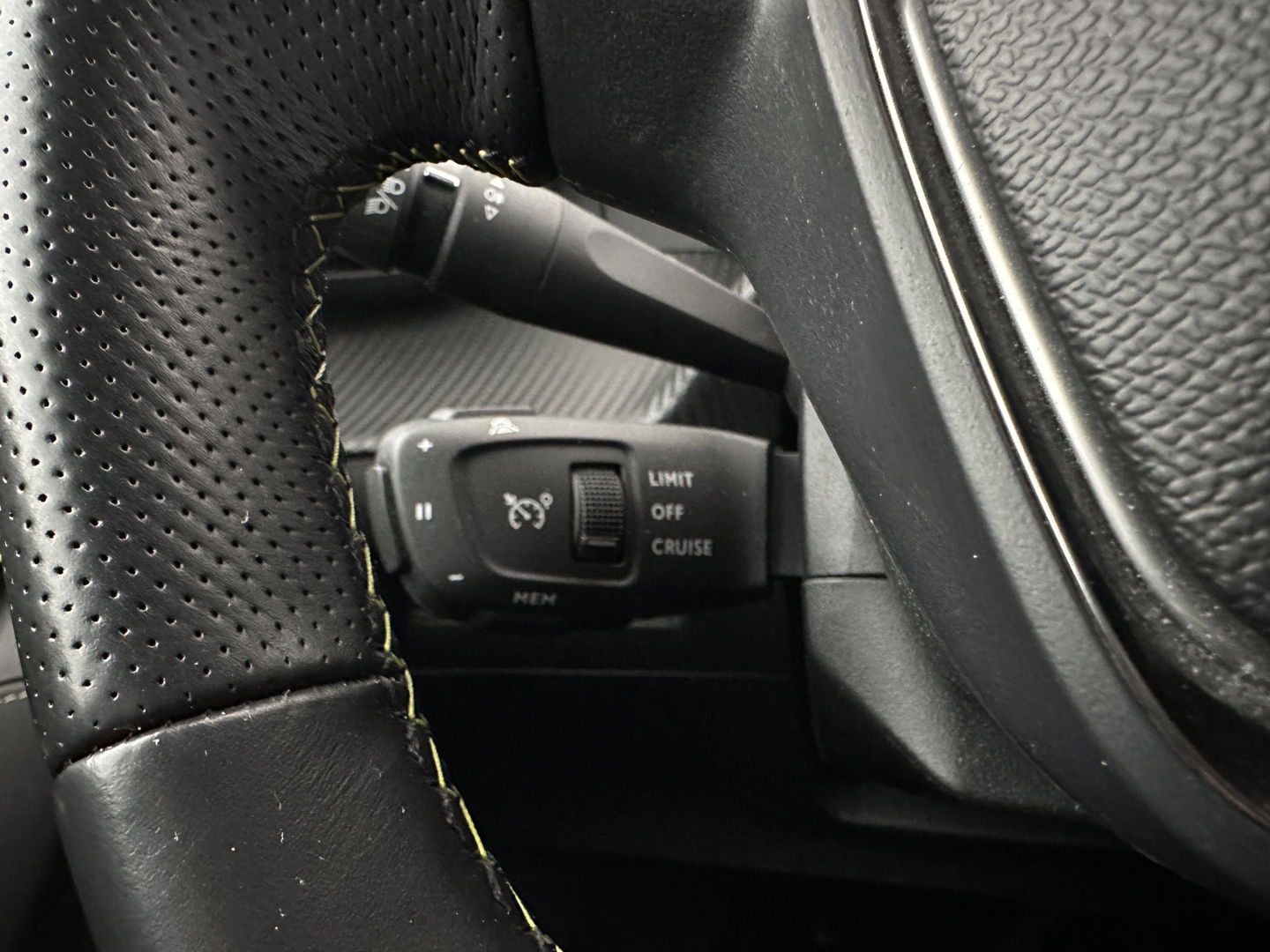 Peugeot e-208 EV GT 350 50 kWh [ 3-Fase ] {SOH-88%} (INCL.BTW) *FULL-LED | DIGI-COCKPIT | BLINDSPOT | CAMERA | LEATHER-ALCANTARA | AMBIENT-LIGHT | NAVI-FULLMAP | LANE-ASSIST | KEYLESS | DAB | CCS-FASTLOADER | HEATED-SPORTSEATS | 17''ALU