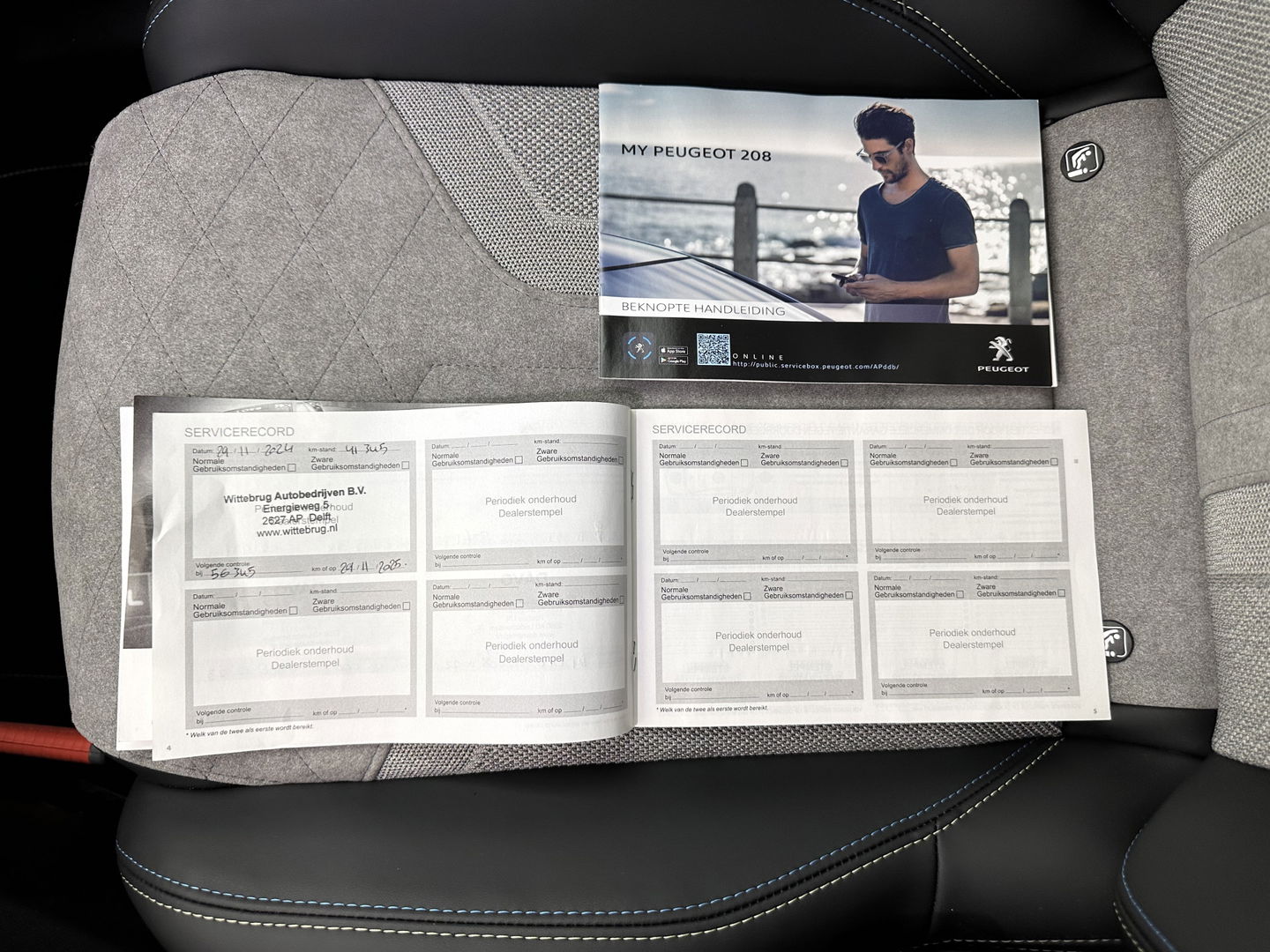 Peugeot e-208 EV GT 350 50 kWh [ 3-Fase ] {SOH-88%} (INCL.BTW) *FULL-LED | DIGI-COCKPIT | BLINDSPOT | CAMERA | LEATHER-ALCANTARA | AMBIENT-LIGHT | NAVI-FULLMAP | LANE-ASSIST | KEYLESS | DAB | CCS-FASTLOADER | HEATED-SPORTSEATS | 17''ALU