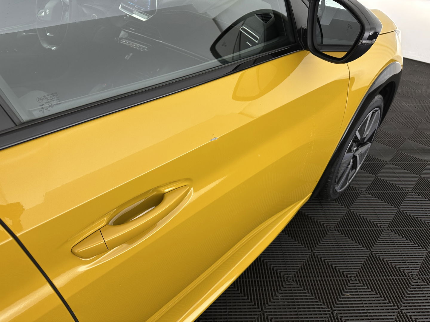 Peugeot e-208 EV GT 350 50 kWh [ 3-Fase ] {SOH-88%} (INCL.BTW) *FULL-LED | DIGI-COCKPIT | BLINDSPOT | CAMERA | LEATHER-ALCANTARA | AMBIENT-LIGHT | NAVI-FULLMAP | LANE-ASSIST | KEYLESS | DAB | CCS-FASTLOADER | HEATED-SPORTSEATS | 17''ALU