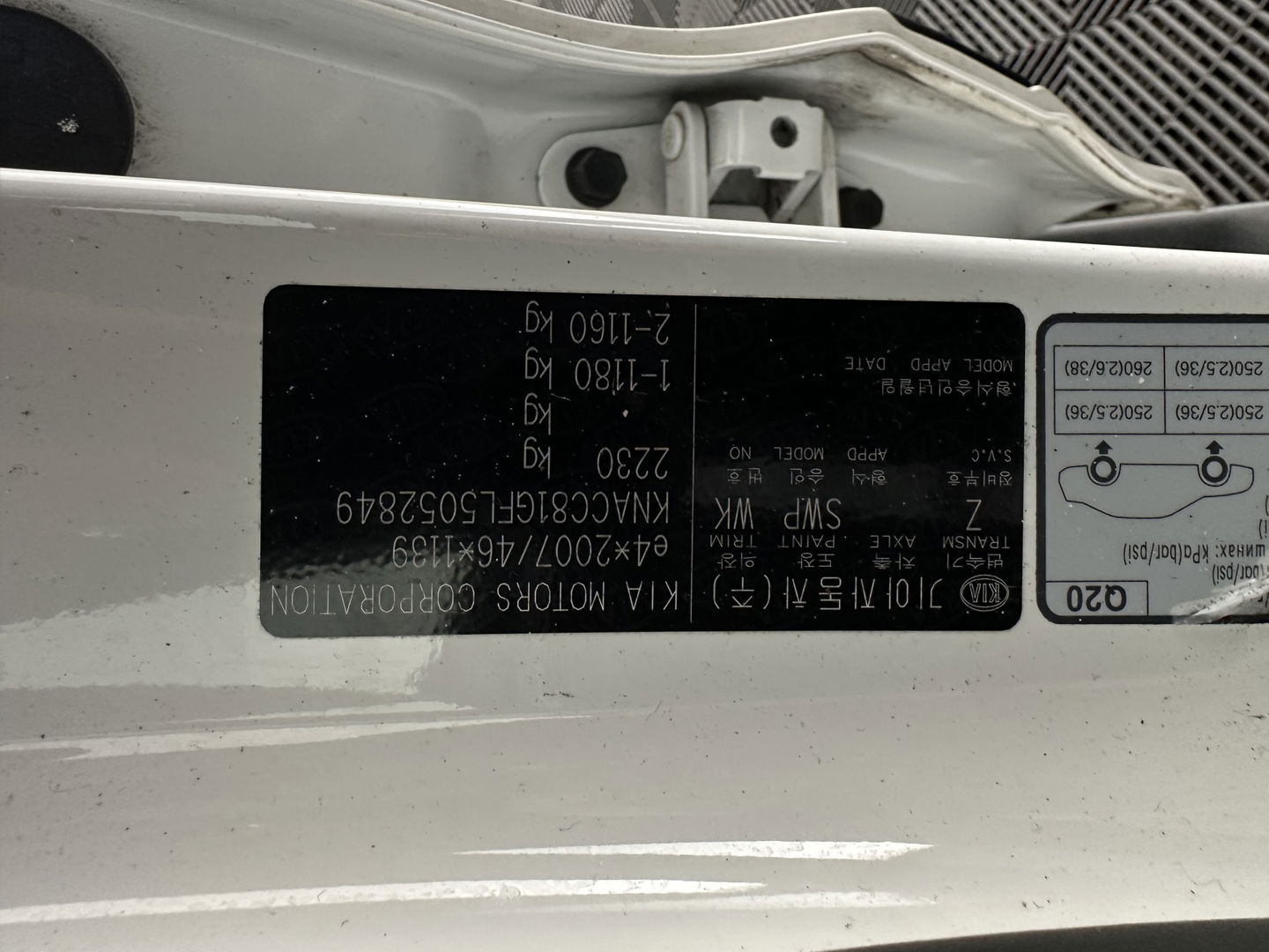 Kia e-Niro ExecutiveLine 64 kWh [ 3-Fase ] {SOH-100%} (INCL-BTW)  Aut.*HEATPUMP | LEATHER | FULL-LED | NAVI-FULLMAP | ADAPTIVE-CRUISE | CAMERA | MEMORY-PACK | LANE-ASSIST | KEYLESS | DIGI-COCKPIT | PRIVACYGLASS | SHIFTPADDLES | 17"ALU*