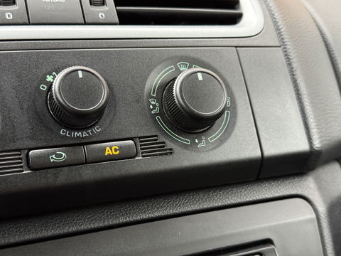 Škoda Fabia Combi 1.4-16V Ambiente | Trekhaak | All-Season Banden | Airconditioning | Isofix | Parkeersensoren | Elektrische Ramen | Elektrische Spiegels |