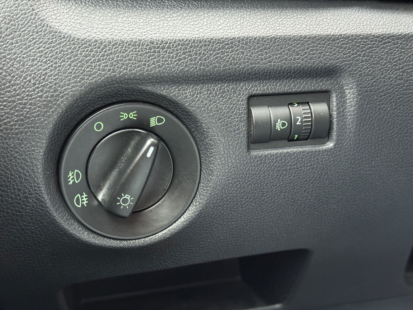 Škoda Fabia Combi 1.4-16V Ambiente | Trekhaak | All-Season Banden | Airconditioning | Isofix | Parkeersensoren | Elektrische Ramen | Elektrische Spiegels |