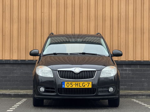 Škoda Fabia Combi 1.4-16V Ambiente | Trekhaak | All-Season Banden | Airconditioning | Isofix | Parkeersensoren | Elektrische Ramen | Elektrische Spiegels |