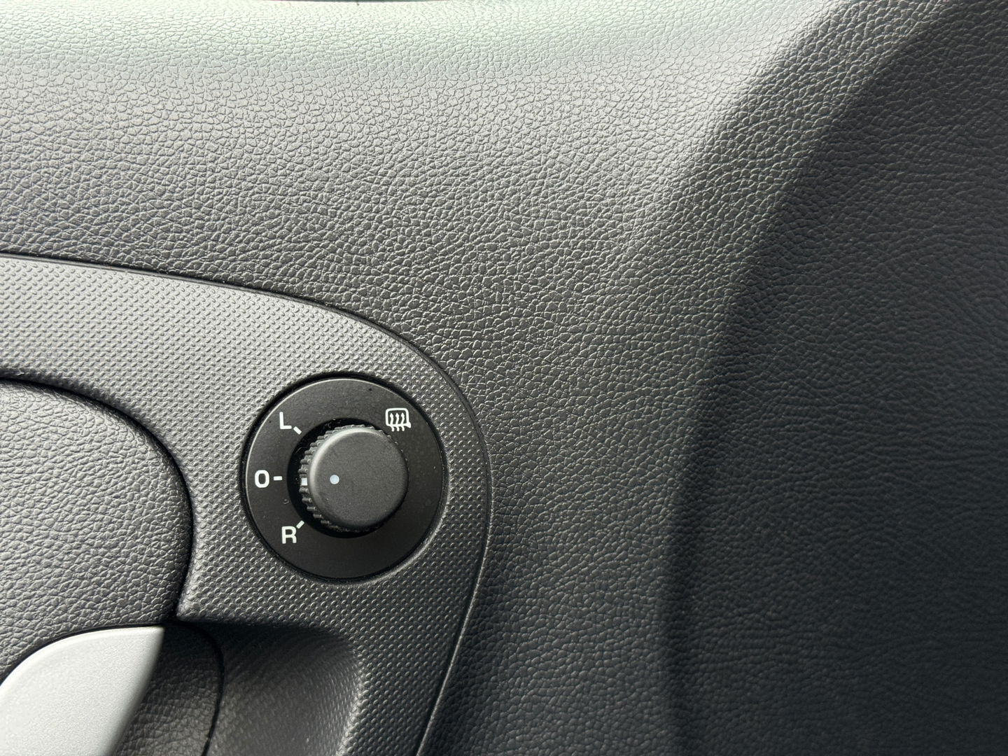 Škoda Fabia Combi 1.4-16V Ambiente | Trekhaak | All-Season Banden | Airconditioning | Isofix | Parkeersensoren | Elektrische Ramen | Elektrische Spiegels |