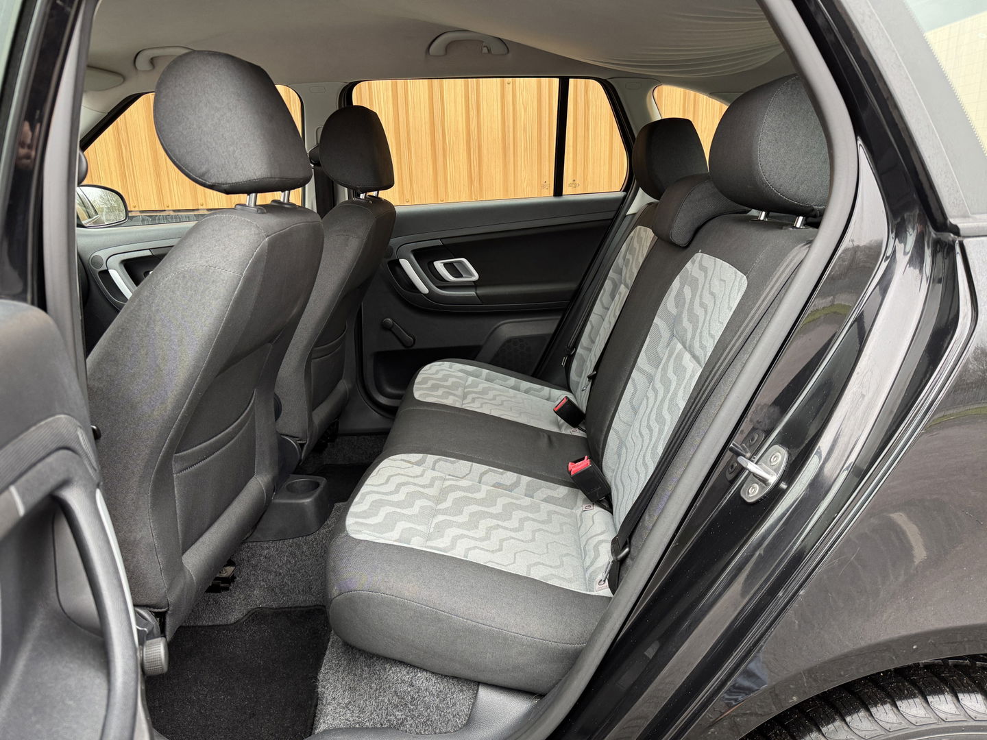 Škoda Fabia Combi 1.4-16V Ambiente | Trekhaak | All-Season Banden | Airconditioning | Isofix | Parkeersensoren | Elektrische Ramen | Elektrische Spiegels |