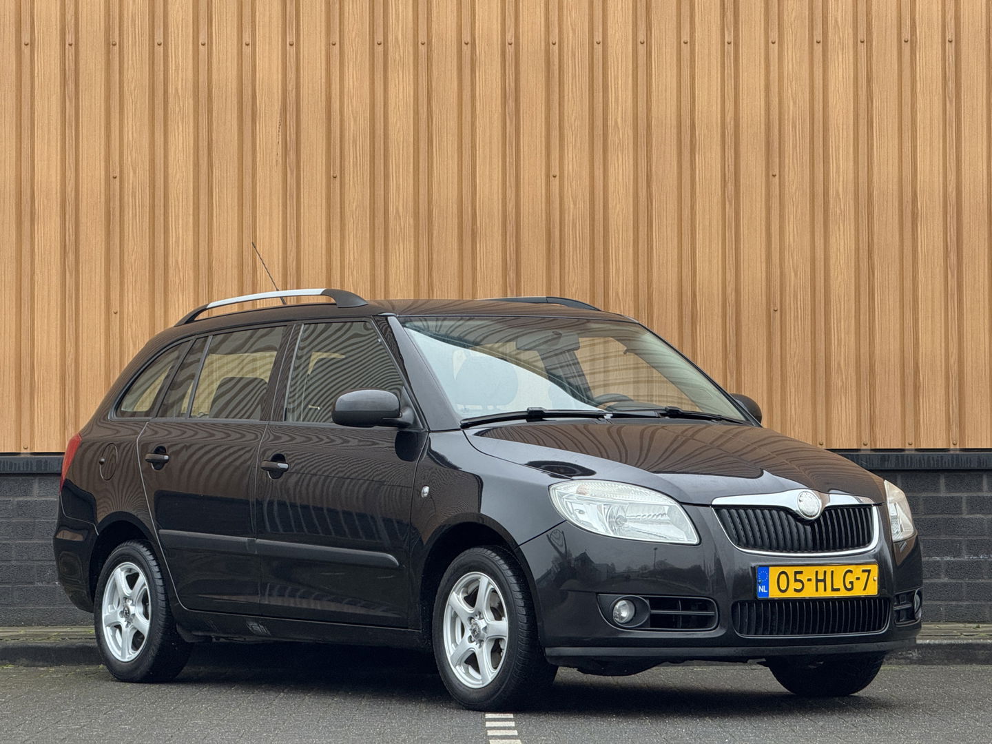 Škoda Fabia Combi 1.4-16V Ambiente | Trekhaak | All-Season Banden | Airconditioning | Isofix | Parkeersensoren | Elektrische Ramen | Elektrische Spiegels |