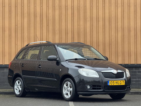 Škoda Fabia Combi 1.4-16V Ambiente | Trekhaak | All-Season Banden | Airconditioning | Isofix | Parkeersensoren | Elektrische Ramen | Elektrische Spiegels |