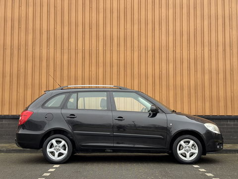 Škoda Fabia Combi 1.4-16V Ambiente | Trekhaak | All-Season Banden | Airconditioning | Isofix | Parkeersensoren | Elektrische Ramen | Elektrische Spiegels |