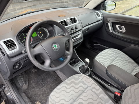 Škoda Fabia Combi 1.4-16V Ambiente | Trekhaak | All-Season Banden | Airconditioning | Isofix | Parkeersensoren | Elektrische Ramen | Elektrische Spiegels |