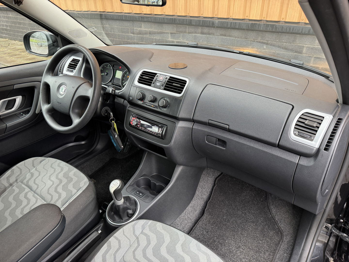 Škoda Fabia Combi 1.4-16V Ambiente | Trekhaak | All-Season Banden | Airconditioning | Isofix | Parkeersensoren | Elektrische Ramen | Elektrische Spiegels |