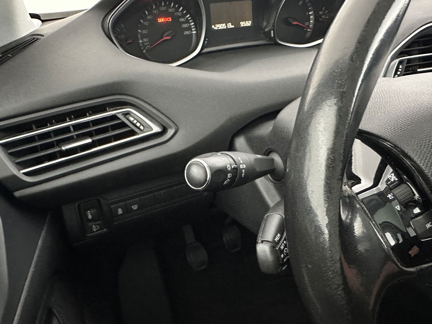 Peugeot 308 SW 1.6 BlueHDI Blue Lease Executive Pack *PANO | NAVI-FULLMAP | COMFORT-SEATS | PRIVACY-GLASS | ECC | PDC | CRUISE | 16''ALU | TOWBAR*