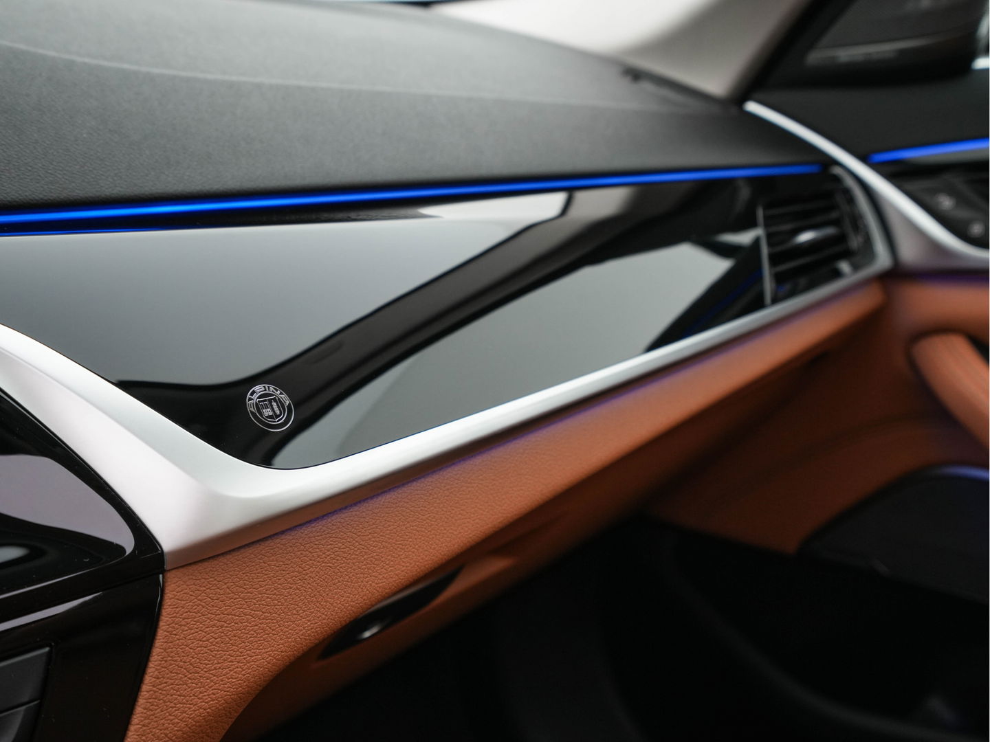 Alpina BMW ALPINA D5 S ALLRAD Aut. *PANO | LUXURY-LEATHER | FULL-LED | ADAPTIVE-CRUISE | MEMORY-PACK | CAMERA | NAVI-FULLMAP | HEATED-COMFORT-SEATS | AMBIENT-LIGHT | SHIFT-PADDLES |  TOWBAR | 20''ALU*