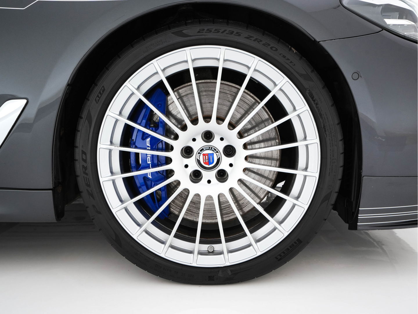 Alpina BMW ALPINA D5 S ALLRAD Aut. *PANO | LUXURY-LEATHER | FULL-LED | ADAPTIVE-CRUISE | MEMORY-PACK | CAMERA | NAVI-FULLMAP | HEATED-COMFORT-SEATS | AMBIENT-LIGHT | SHIFT-PADDLES |  TOWBAR | 20''ALU*