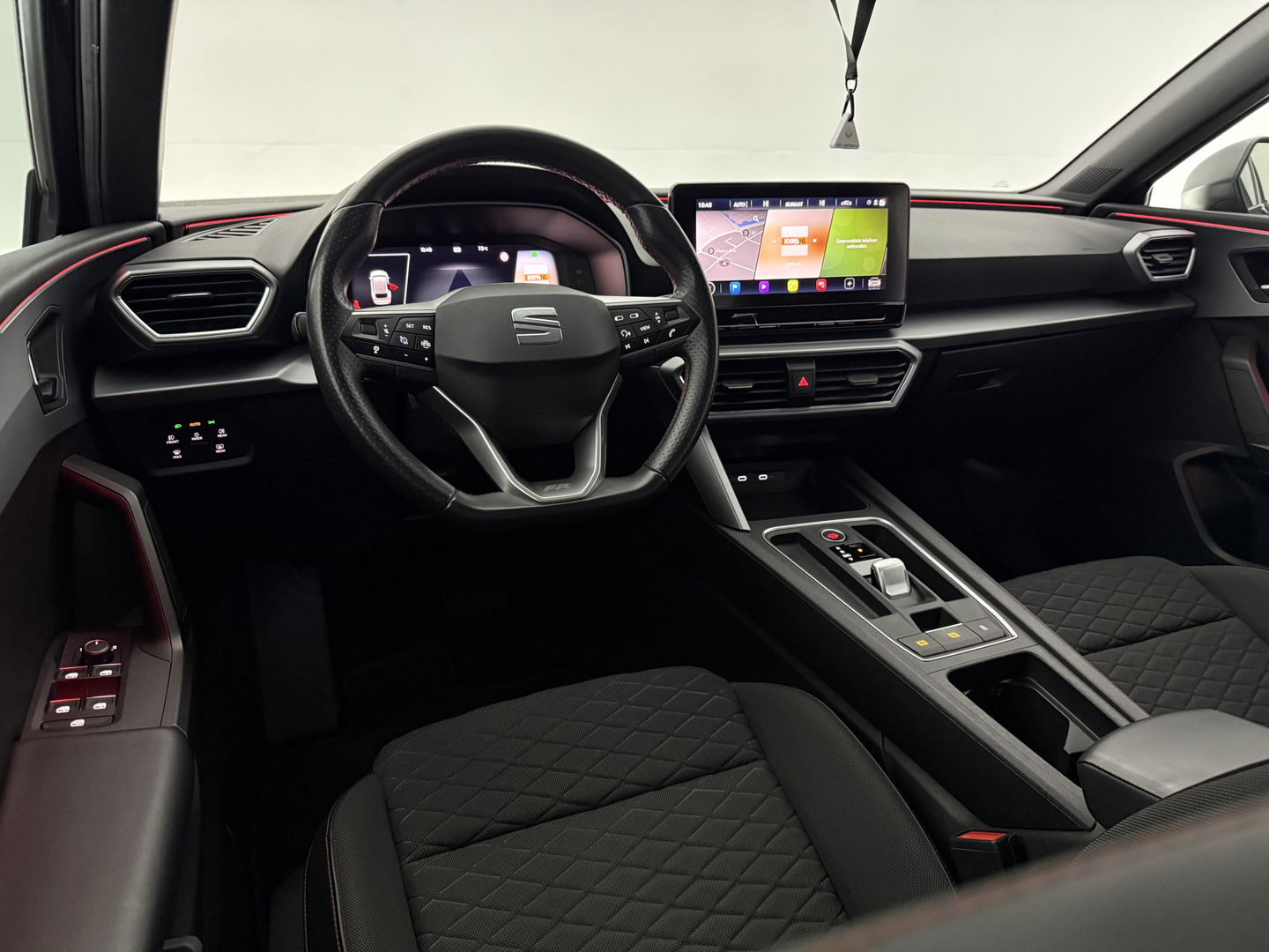 SEAT Leon Sportstourer 1.5 eTSI FR Launch Edition | Virtual | Sfeer | Adap. Cruise | Carplay | Parkeersens. | Navi | NAP