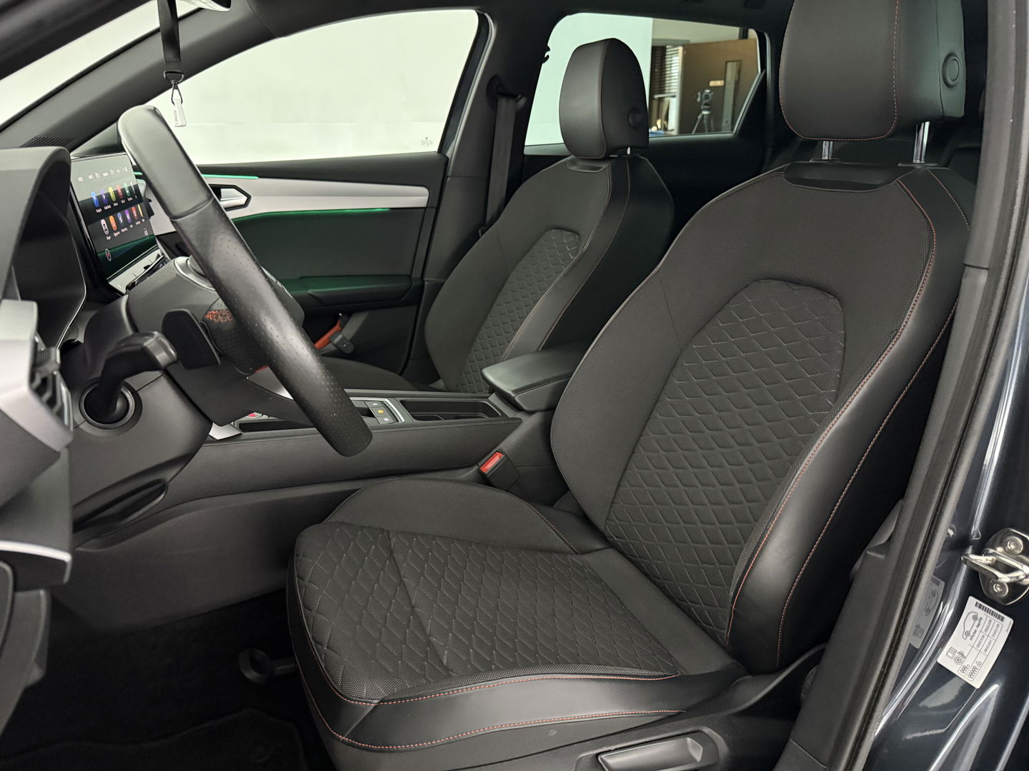 SEAT Leon Sportstourer 1.5 eTSI FR Launch Edition | Virtual | Sfeer | Adap. Cruise | Carplay | Parkeersens. | Navi | NAP