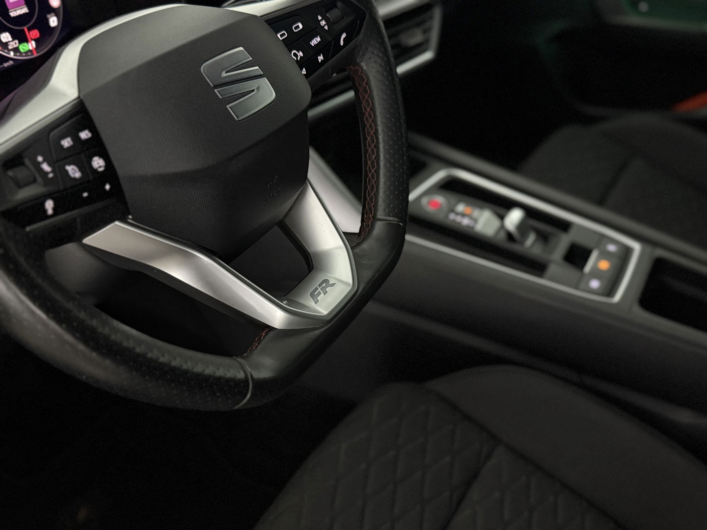 SEAT Leon Sportstourer 1.5 eTSI FR Launch Edition | Virtual | Sfeer | Adap. Cruise | Carplay | Parkeersens. | Navi | NAP