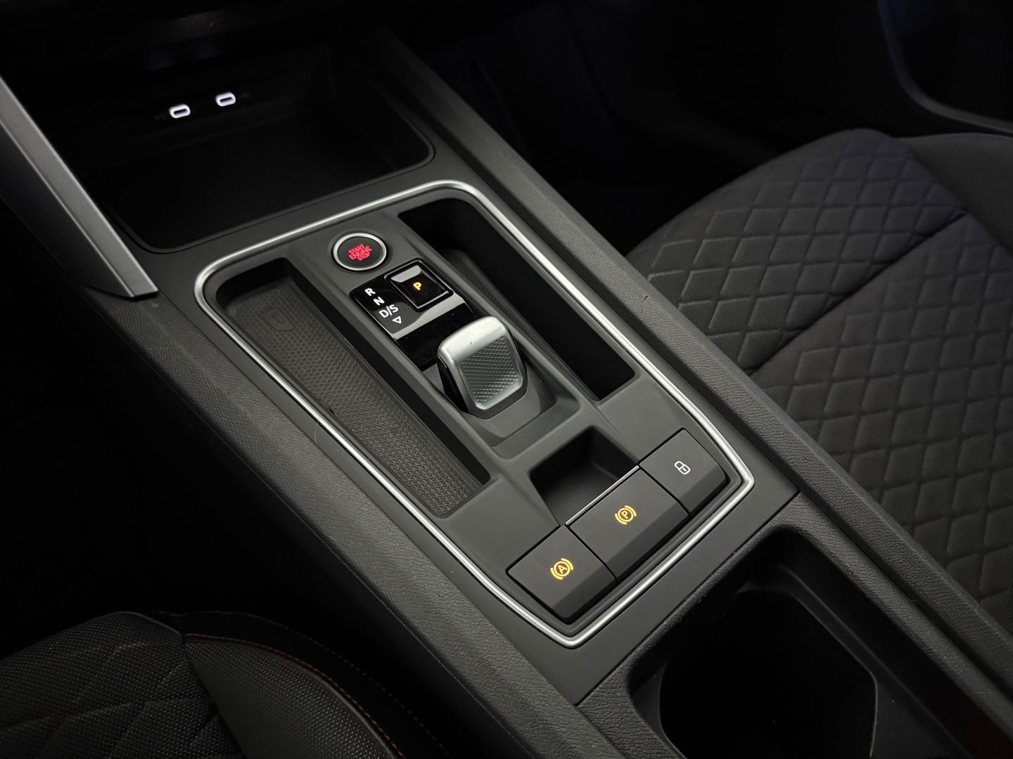 SEAT Leon Sportstourer 1.5 eTSI FR Launch Edition | Virtual | Sfeer | Adap. Cruise | Carplay | Parkeersens. | Navi | NAP