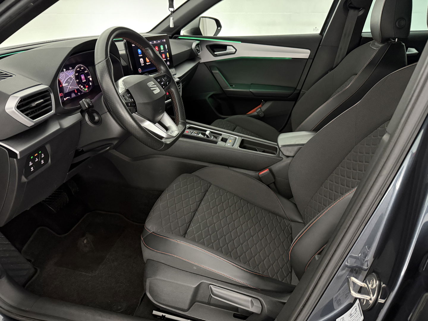 SEAT Leon Sportstourer 1.5 eTSI FR Launch Edition | Virtual | Sfeer | Adap. Cruise | Carplay | Parkeersens. | Navi | NAP