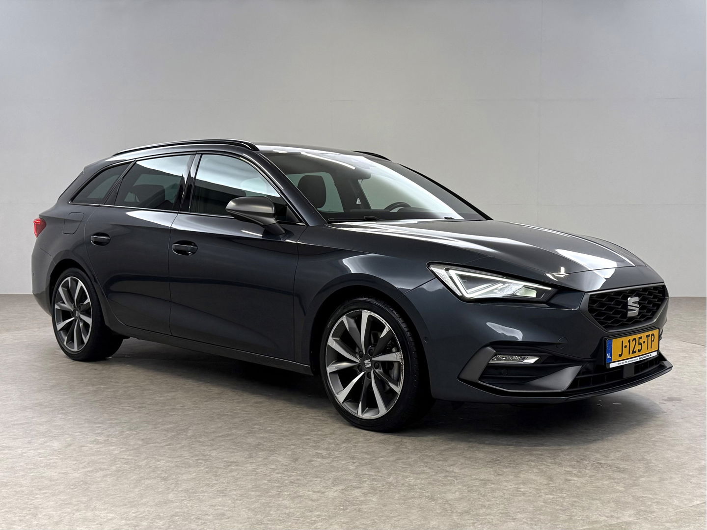 SEAT Leon Sportstourer 1.5 eTSI FR Launch Edition | Virtual | Sfeer | Adap. Cruise | Carplay | Parkeersens. | Navi | NAP
