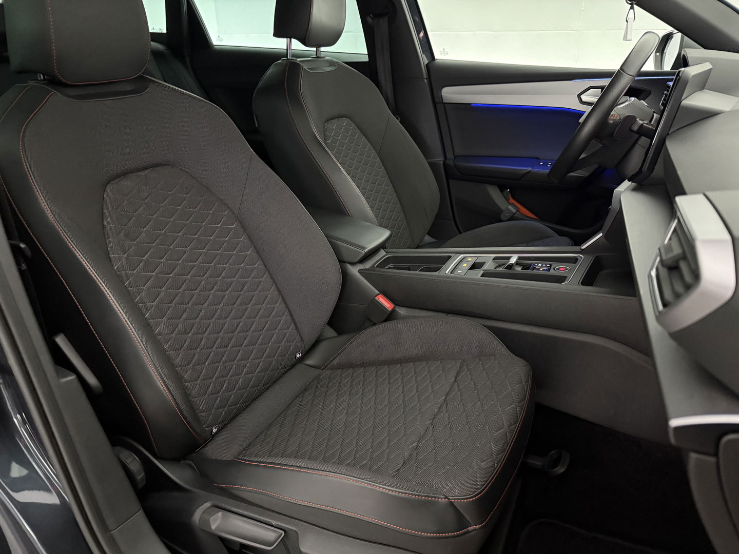 SEAT Leon Sportstourer 1.5 eTSI FR Launch Edition | Virtual | Sfeer | Adap. Cruise | Carplay | Parkeersens. | Navi | NAP