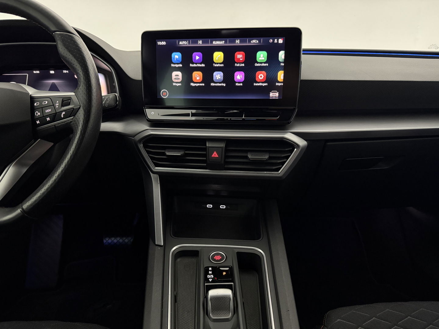 SEAT Leon Sportstourer 1.5 eTSI FR Launch Edition | Virtual | Sfeer | Adap. Cruise | Carplay | Parkeersens. | Navi | NAP