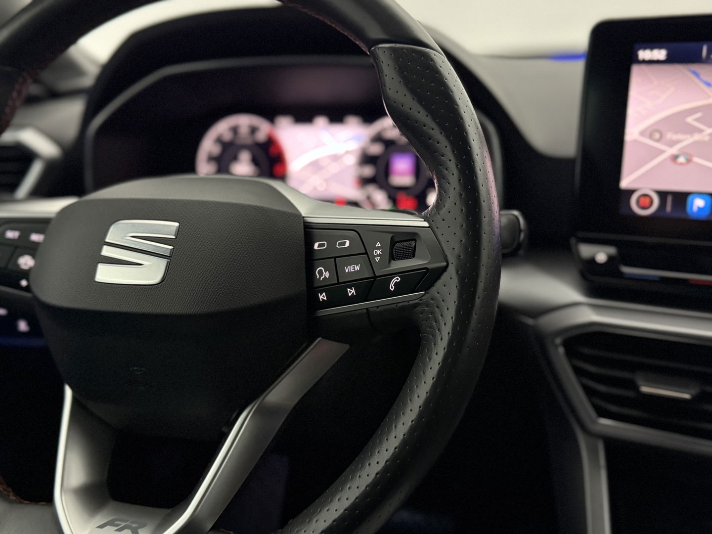 SEAT Leon Sportstourer 1.5 eTSI FR Launch Edition | Virtual | Sfeer | Adap. Cruise | Carplay | Parkeersens. | Navi | NAP