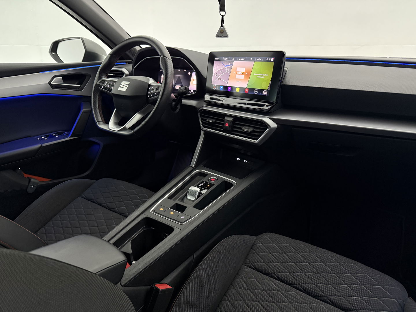 SEAT Leon Sportstourer 1.5 eTSI FR Launch Edition | Virtual | Sfeer | Adap. Cruise | Carplay | Parkeersens. | Navi | NAP