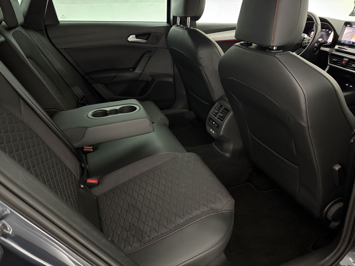 SEAT Leon Sportstourer 1.5 eTSI FR Launch Edition | Virtual | Sfeer | Adap. Cruise | Carplay | Parkeersens. | Navi | NAP