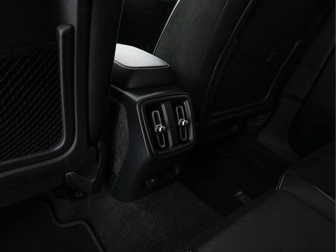 Volvo C40 Recharge Twin Intro Edition 78 kWh [ 3-Fase ] (INCL.BTW) Aut. *PANO | LEATHER-ALCANTARA | DIGI-COCKPIT | FULL-LED | HARMAN/KARDON | TOP-VIEW | NAVI-FULLMAP | ECC | PDC | KEYLESS | HEATED-SPORTSEATS | TOWBAR | 20''ALU*