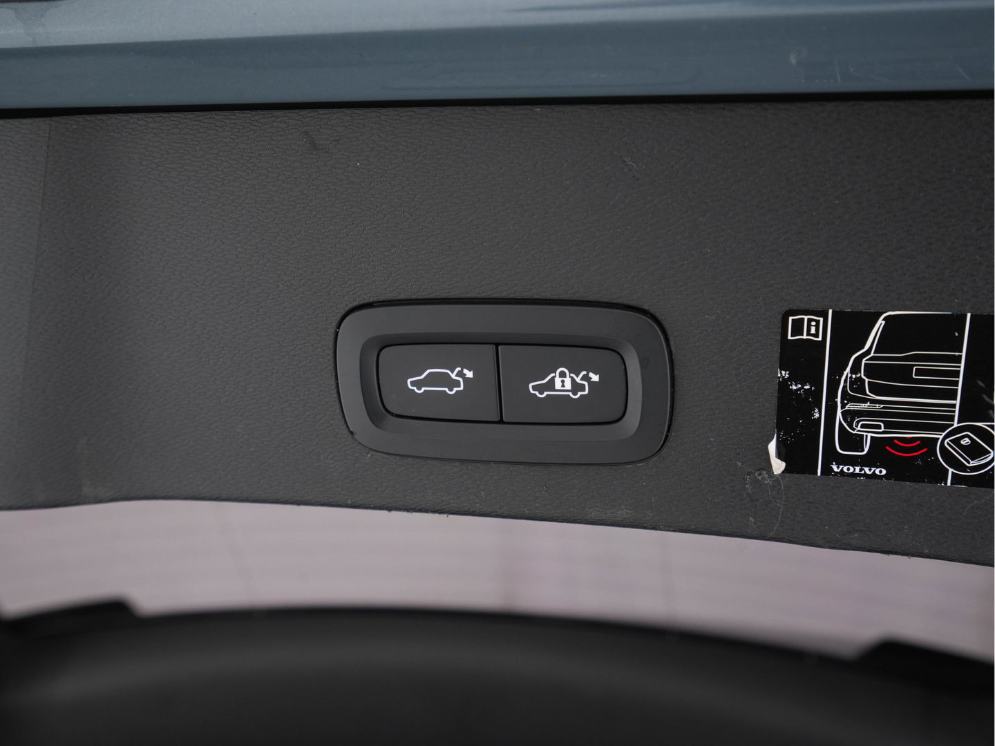 Volvo C40 Recharge Twin Intro Edition 78 kWh [ 3-Fase ] (INCL.BTW) Aut. *PANO | LEATHER-ALCANTARA | DIGI-COCKPIT | FULL-LED | HARMAN/KARDON | TOP-VIEW | NAVI-FULLMAP | ECC | PDC | KEYLESS | HEATED-SPORTSEATS | TOWBAR | 20''ALU*