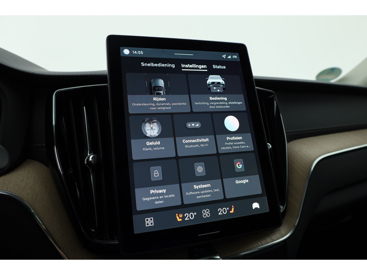 Volvo XC60 2.0 T8 Plug-in hybrid AWD Ultra Dark | Facelift | Forest Lake | Luchtvering | Massage | Bowers & Wilkins |