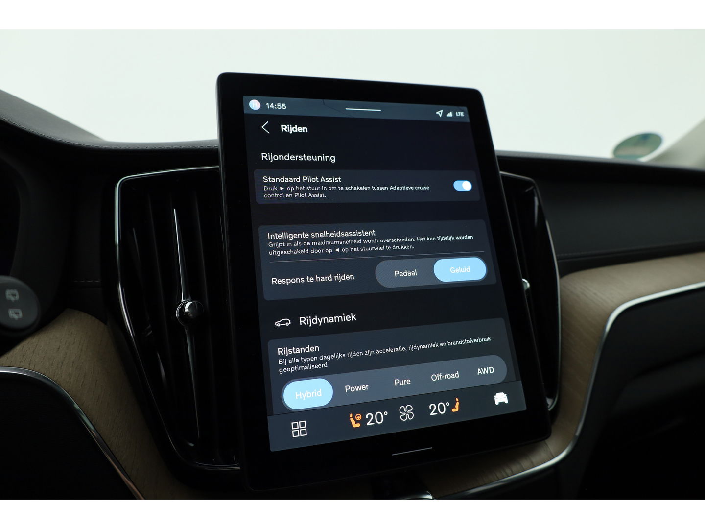 Volvo XC60 2.0 T8 Plug-in hybrid AWD Ultra Dark | Facelift | Forest Lake | Luchtvering | Massage | Bowers & Wilkins |