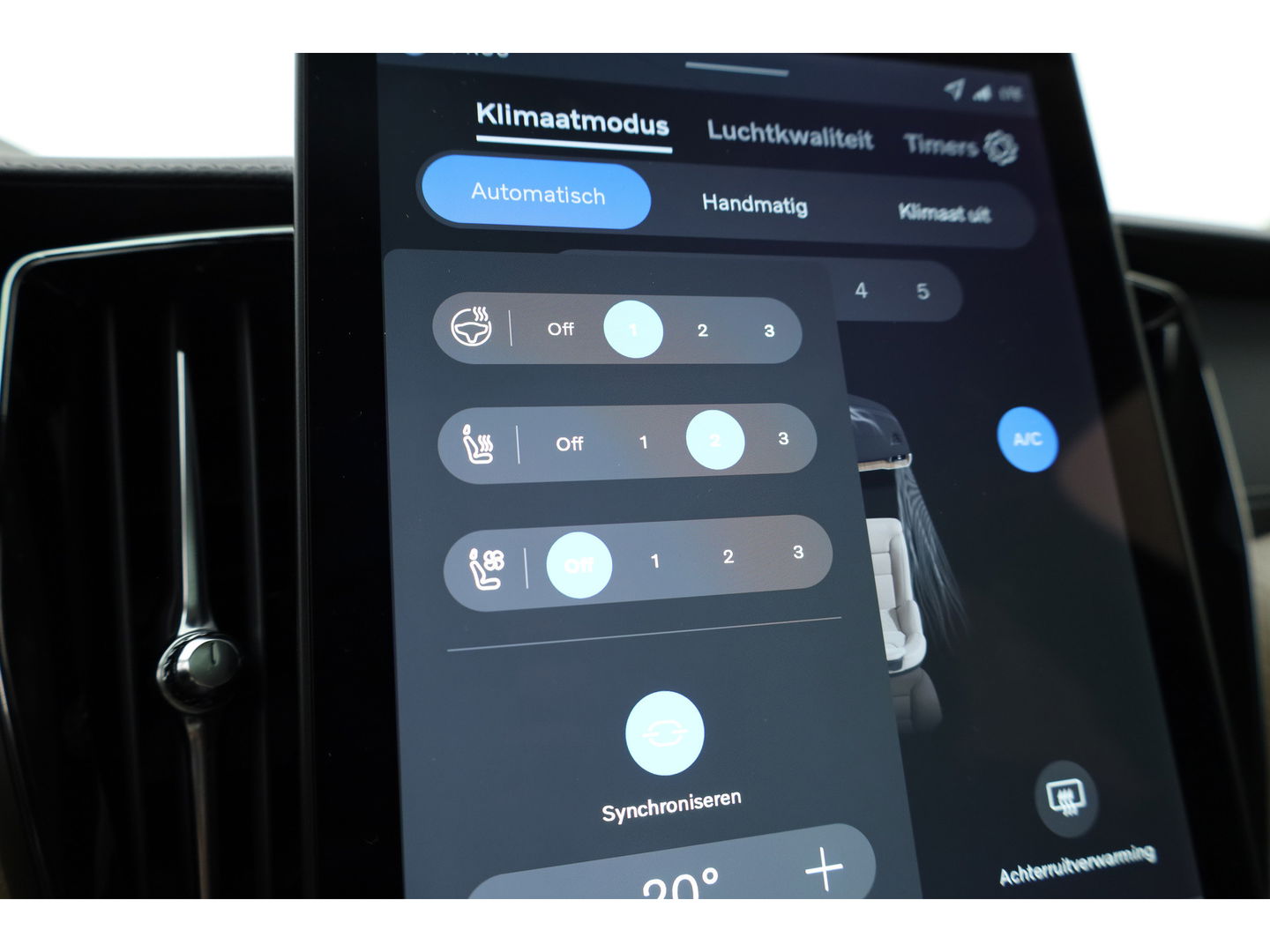 Volvo XC60 2.0 T8 Plug-in hybrid AWD Ultra Dark | Facelift | Forest Lake | Luchtvering | Massage | Bowers & Wilkins |