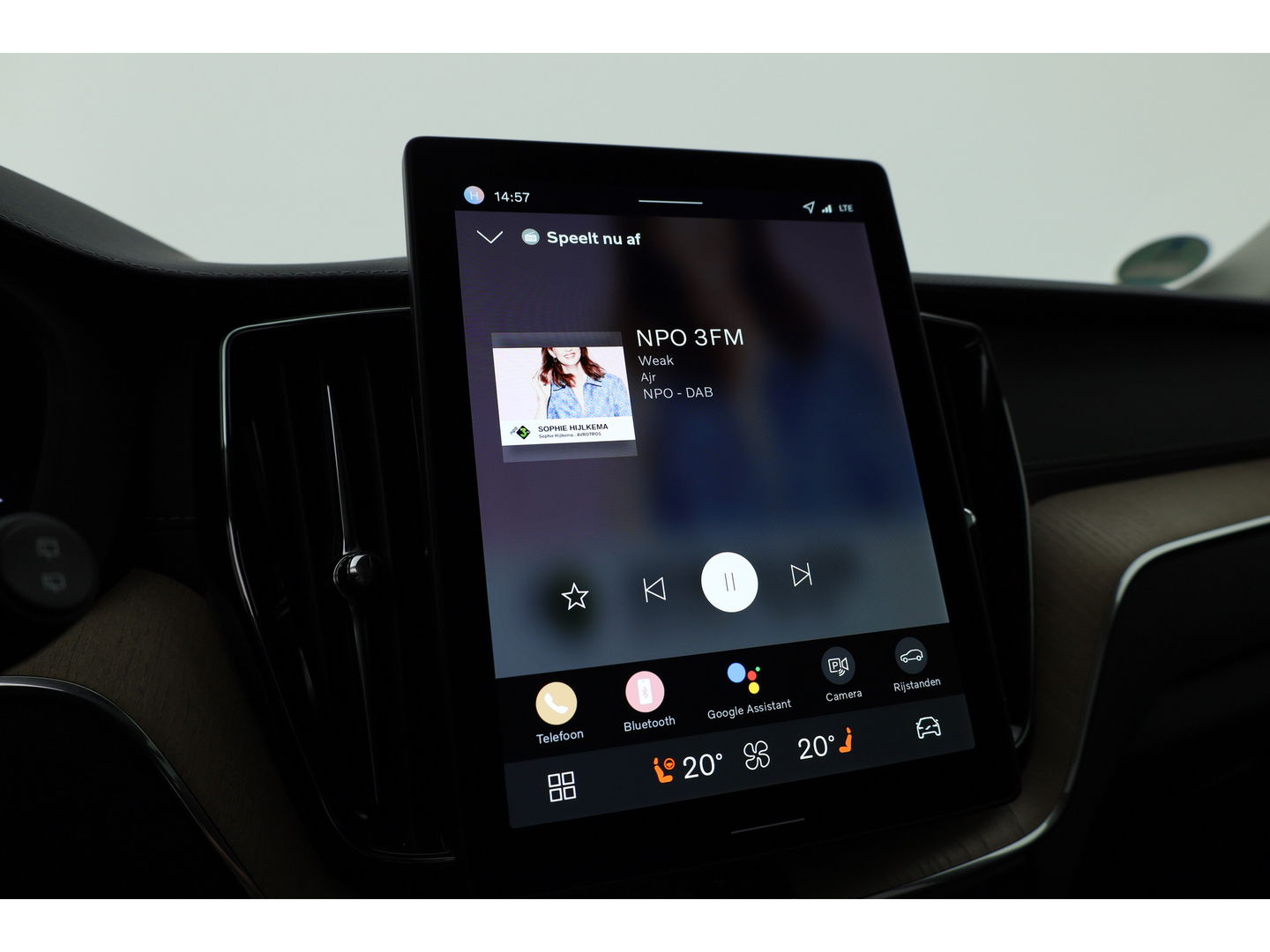 Volvo XC60 2.0 T8 Plug-in hybrid AWD Ultra Dark | Facelift | Forest Lake | Luchtvering | Massage | Bowers & Wilkins |