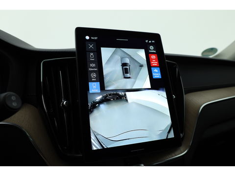 Volvo XC60 2.0 T8 Plug-in hybrid AWD Ultra Dark | Facelift | Forest Lake | Luchtvering | Massage | Bowers & Wilkins |