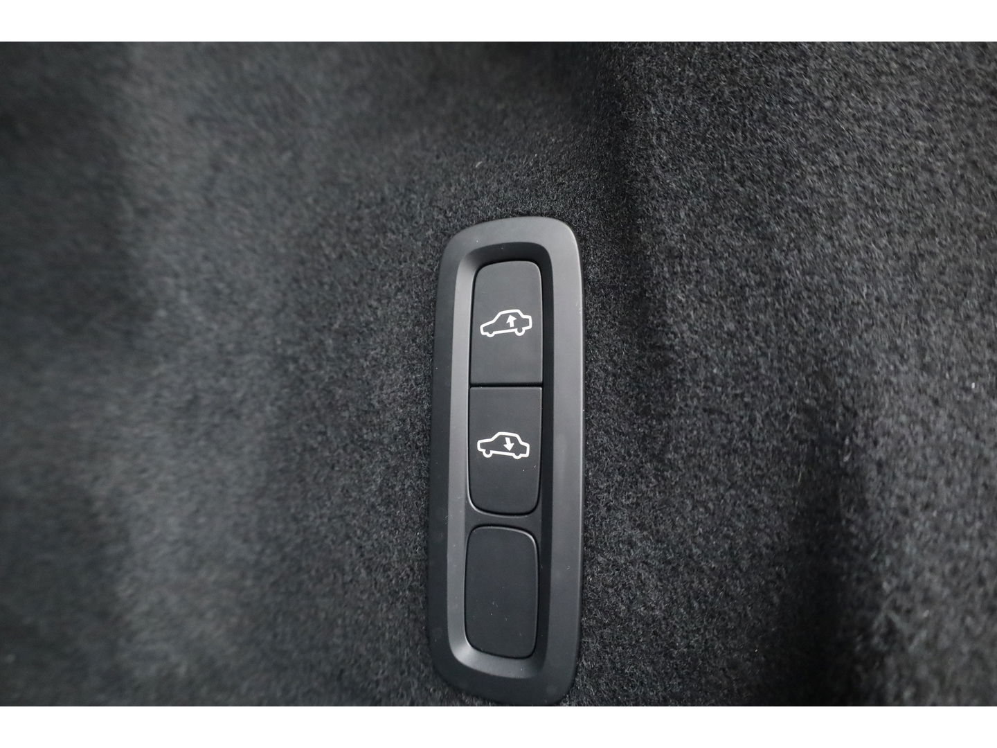 Volvo XC60 2.0 T8 Plug-in hybrid AWD Ultra Dark | Facelift | Forest Lake | Luchtvering | Massage | Bowers & Wilkins |