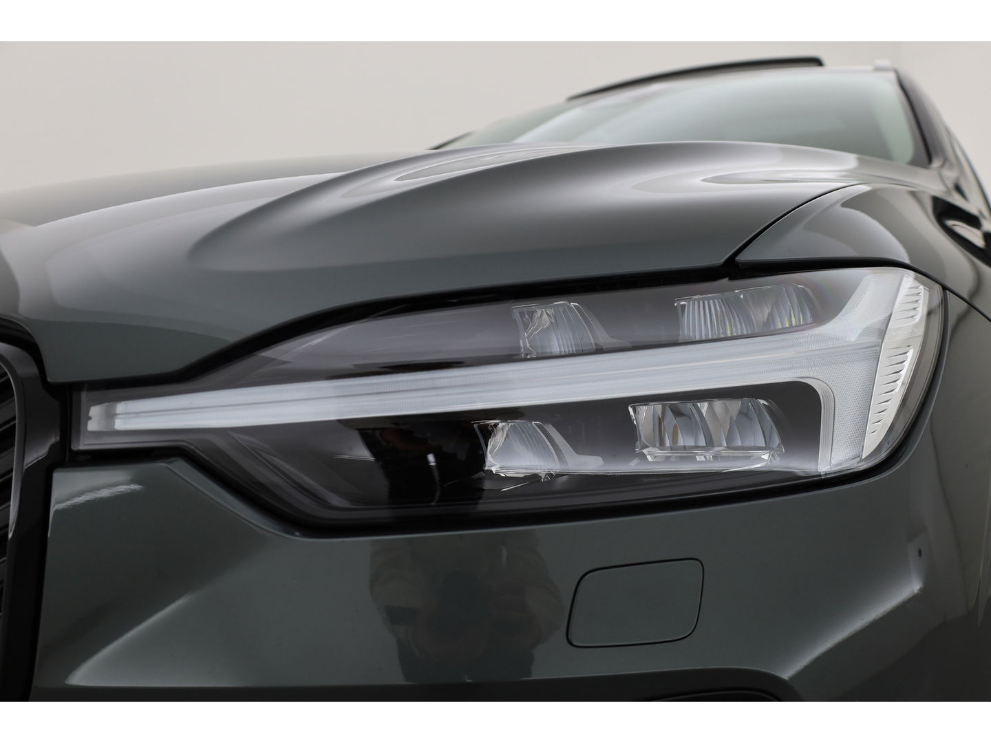 Volvo XC60 2.0 T8 Plug-in hybrid AWD Ultra Dark | Facelift | Forest Lake | Luchtvering | Massage | Bowers & Wilkins |