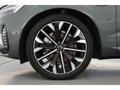 Volvo XC60 2.0 T8 Plug-in hybrid AWD Ultra Dark | Facelift | Forest Lake | Luchtvering | Massage | Bowers & Wilkins |