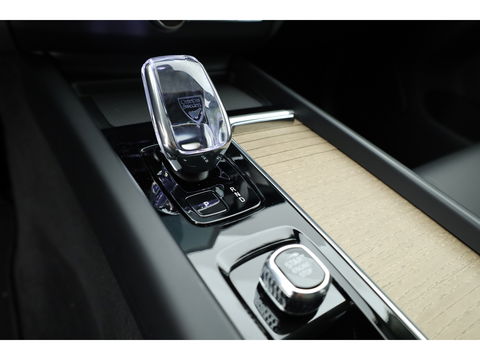 Volvo XC60 2.0 T8 Plug-in hybrid AWD Ultra Dark | Facelift | Forest Lake | Luchtvering | Massage | Bowers & Wilkins |