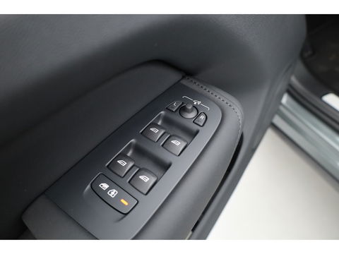 Volvo XC60 2.0 T8 Plug-in hybrid AWD Ultra Dark | Facelift | Forest Lake | Luchtvering | Massage | Bowers & Wilkins |