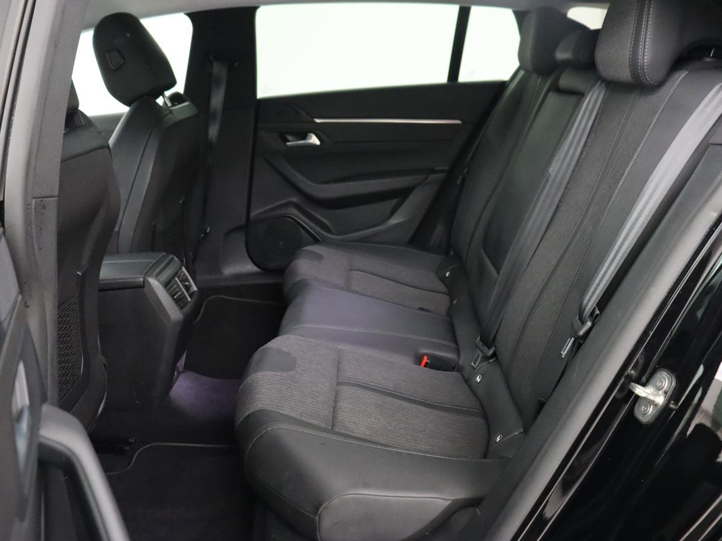 Peugeot 508 1.6 HYbrid 225 Allure | Adaptive cruise | Half leder | Marix LED | Carplay | Camera | Keyless | Navigatie | Getint glas | Climate control | PHEV | Plug In